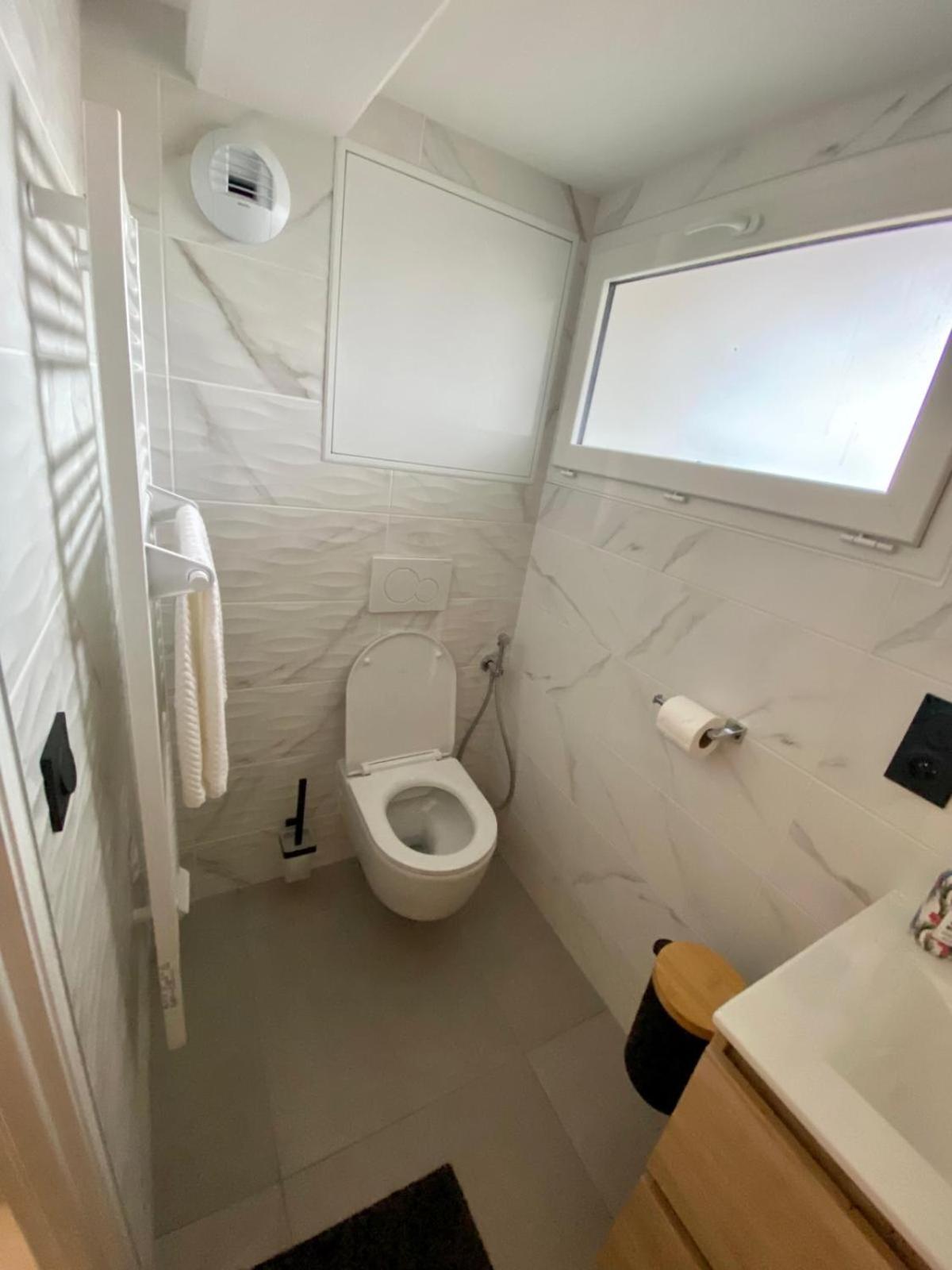 Studio Chez L'Habitant Avec Piscine Commune Grieges Екстериор снимка