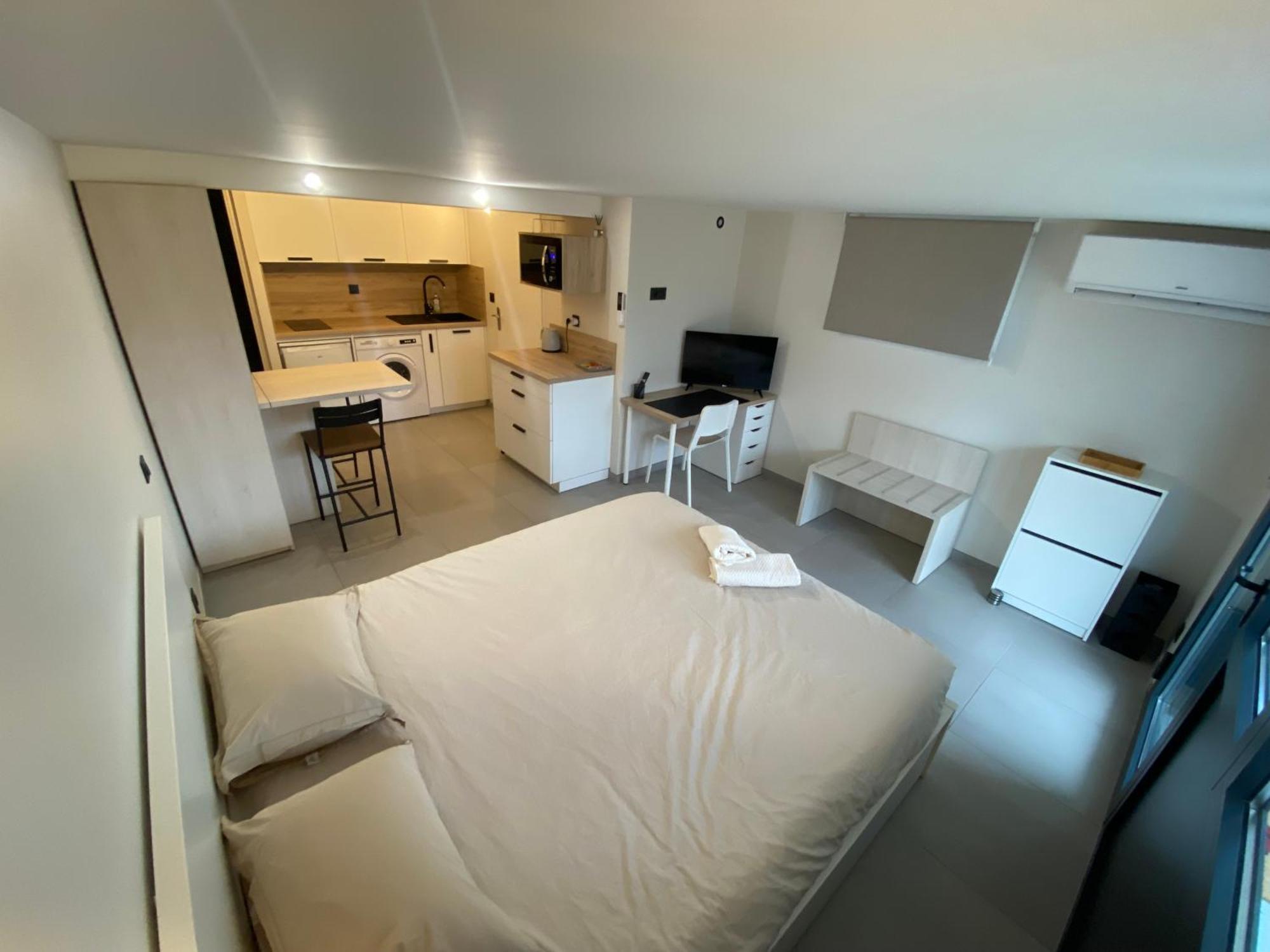 Studio Chez L'Habitant Avec Piscine Commune Grieges Екстериор снимка